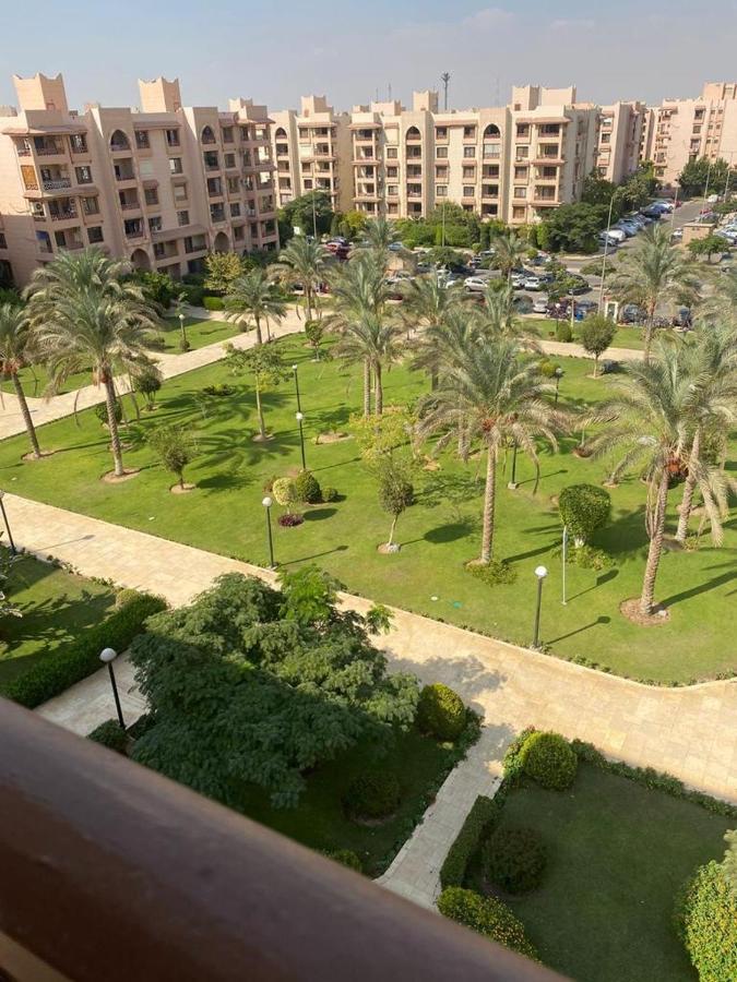 Luxurious 3 Bedroom Rustic Apartment Overlooking Huge Garden - For Families And Couples Cairo Ngoại thất bức ảnh